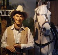 Big Golden Guitar Tourist Centre - eAccommodation