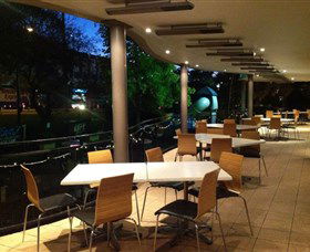 Castle Hill Tavern - eAccommodation 0