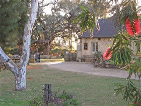 Overland Corner Hotel - eAccommodation 1