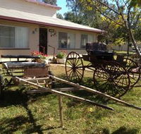 Mr and Mrs Behan Sulky Display - eAccommodation