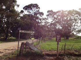 Mount Compass And District Produce And Tourist Trail - eAccommodation 0