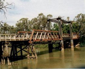 Swan Hill - Murray River Road Bridge - eAccommodation 0