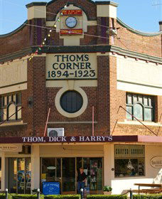 Thom, Dick And Harrys - eAccommodation 0