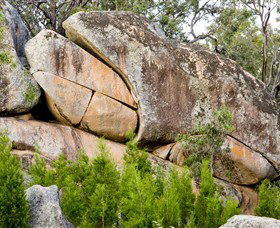 Frog Rock - eAccommodation 0