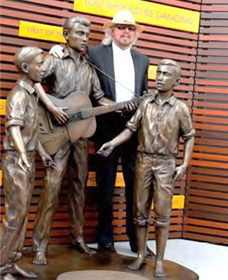 Bee Gees Way - eAccommodation 1