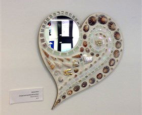 Bondi Art Lounge - eAccommodation 3