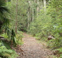 Lake walking track - eAccommodation