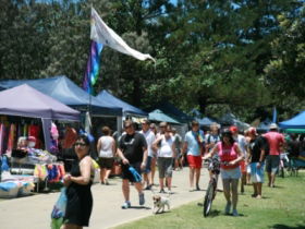 Broadbeach Art And Craft Markets - eAccommodation 0