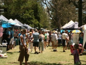Broadbeach Art And Craft Markets - eAccommodation 1