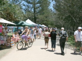 Broadbeach Art And Craft Markets - eAccommodation 2