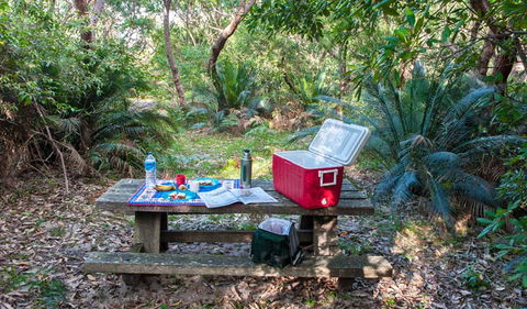 Broadwater Beach Picnic Area - eAccommodation 0