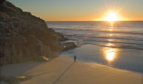 Little Bay Beach - eAccommodation 0