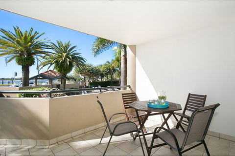 Sandcastles On Broadwater - eAccommodation 12