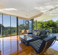 Glass On Glasshouse - eAccommodation