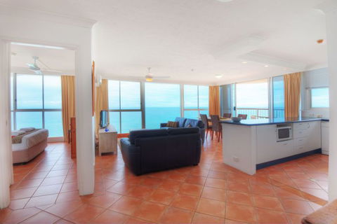 Golden Sands On Main Beach - eAccommodation 9