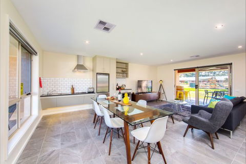 Howlong Golf Resort - eAccommodation 0