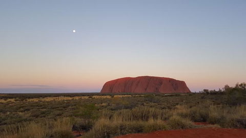Uluru (Ayers Rock) Sunset With Outback Barbecue Dinner And Star Tour - eAccommodation 2