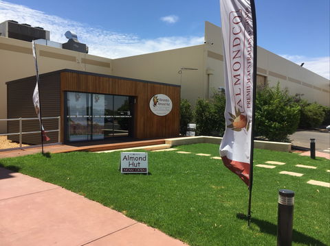 Almondco Almond Hut - eAccommodation 0