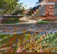 Bauer and Wiles Memorial Fountain - eAccommodation
