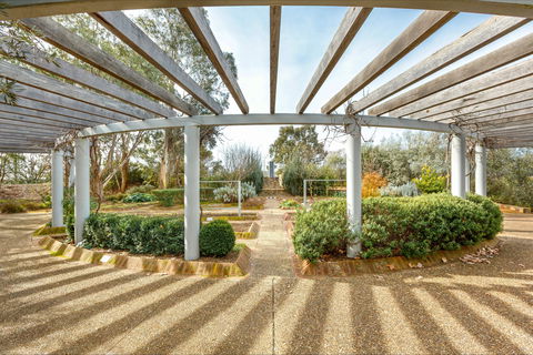 Bible Garden - eAccommodation 0