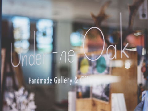 Under The Oak Handmade Gallery And Gifts - eAccommodation 0
