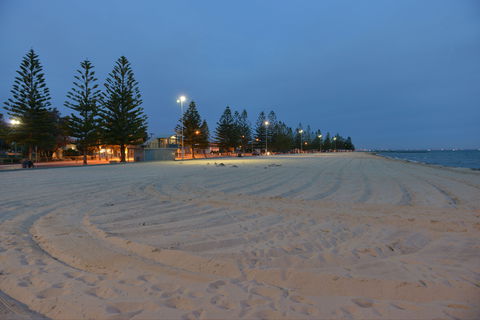 Altona Beach - eAccommodation 1