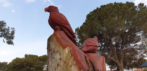 Chainsaw Tree Sculpture - eAccommodation 0