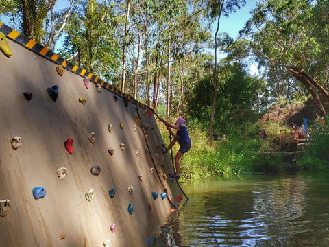 Challenge Hill - eAccommodation 0