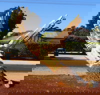 Loxton Tree sculptures - eAccommodation