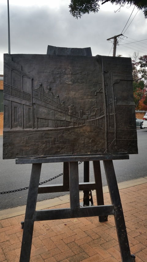 Russell Drysdale Easel Sculpture - eAccommodation 0