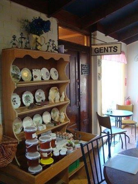Train Stop Antiques - eAccommodation 1