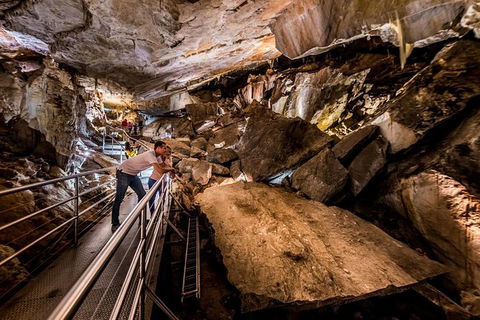 Jenolan Caves: Lucas Cave Tour - eAccommodation 3