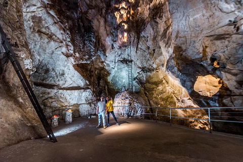Jenolan Caves: Lucas Cave Tour - eAccommodation 1