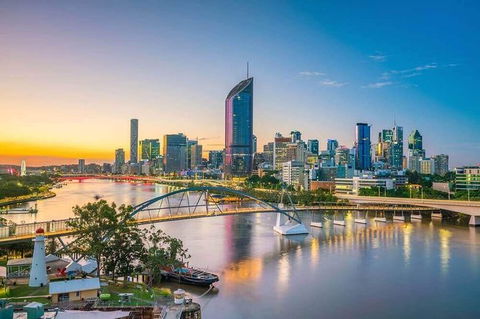 Arrival Private Transfers: Brisbane Airport BNE To Brisbane In Luxury Van - eAccommodation 4