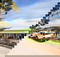 Two Hands Wines 'Flagship Vineyard Experience' - eAccommodation