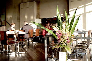 R Bar Restaurant Port Melbourne - eAccommodation 0
