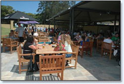 Bateau Bay Hotel - eAccommodation 1