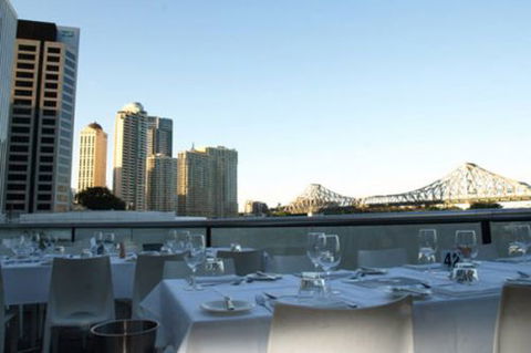 Friday's Riverside - eAccommodation 1