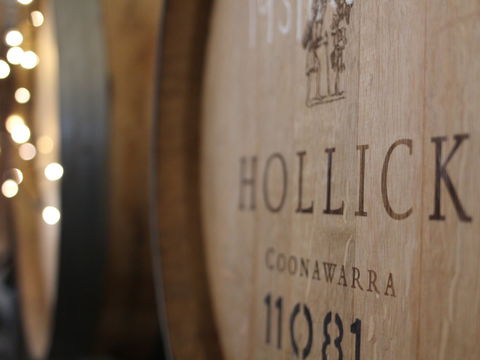 FOUR & TWENTY BLACKBIRDS - eAccommodation 0