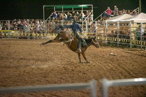 Black Opal Bull And Bronc Ride - eAccommodation 2