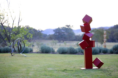 Sculptures In The Garden - eAccommodation 1