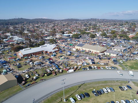 Wagga Swap Meet Run By  Classic And Historic Automobile Club Of Australia - Wagga Wagga Region - eAccommodation 0