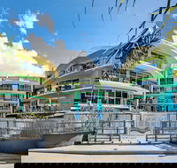 Rolling Surf Resort - eAccommodation