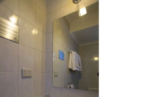 Adelaide Royal Coach - eAccommodation 4