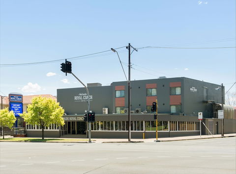 Adelaide Royal Coach - eAccommodation 0