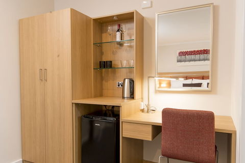 Adelaide Royal Coach - eAccommodation 2