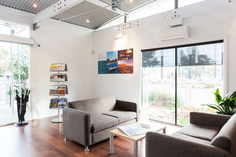 Majestic Oasis Apartments - eAccommodation 4