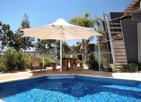Majestic Oasis Apartments - eAccommodation 2