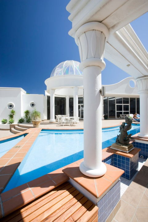 Phoenician Resort - eAccommodation 6