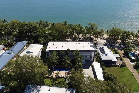 Agincourt Beachfront Apartments - eAccommodation 3